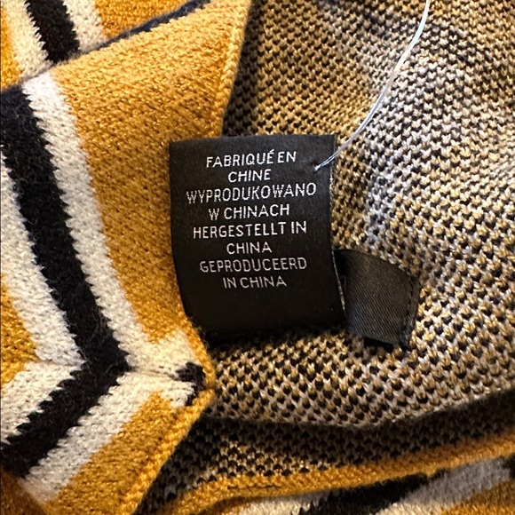 Tahari Mustard and Black Plaid Mock Turtleneck Long Sleeve Sweater NWOT - Picture 12 of 13